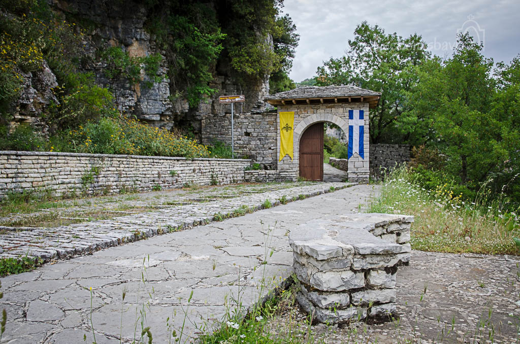 kamenná brána z 15. století