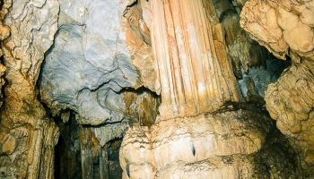v Cave Of Negros můžete obdivovat krásné stalaktity i stalagmity. Pozor jeskyně není nijak značená!