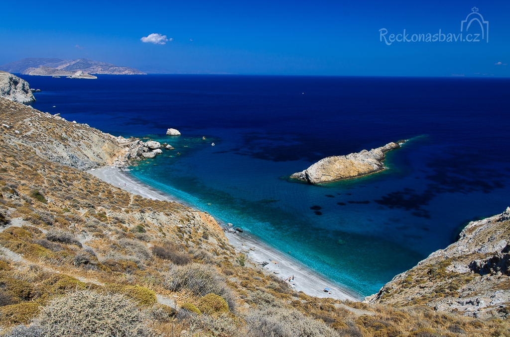 pláž Katergo v celé své kráse...v pozadí ostrov Sikinos