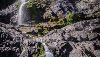 kaňon Chalares s vodopády - horní část Raxounia waterfall