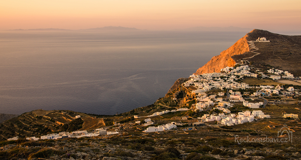 Folegandros - Chora při západu slunce