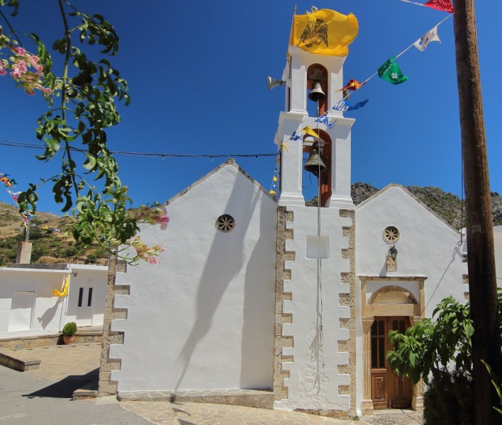 kostel ve vesničce Oreino