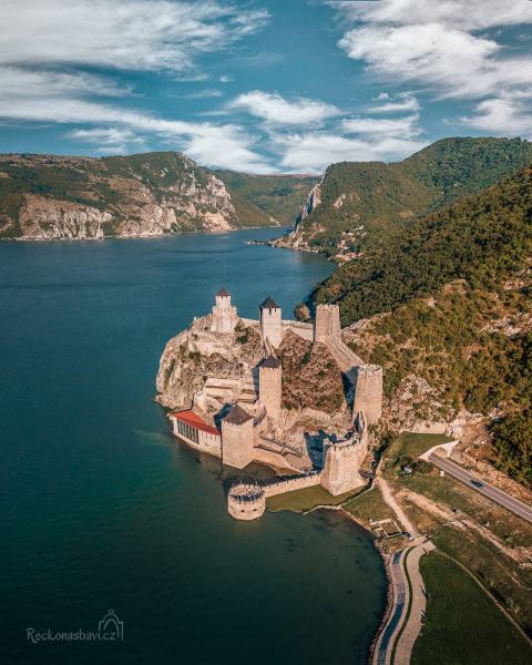 Pevnost Golubac na řece Dunaj - Srbsko