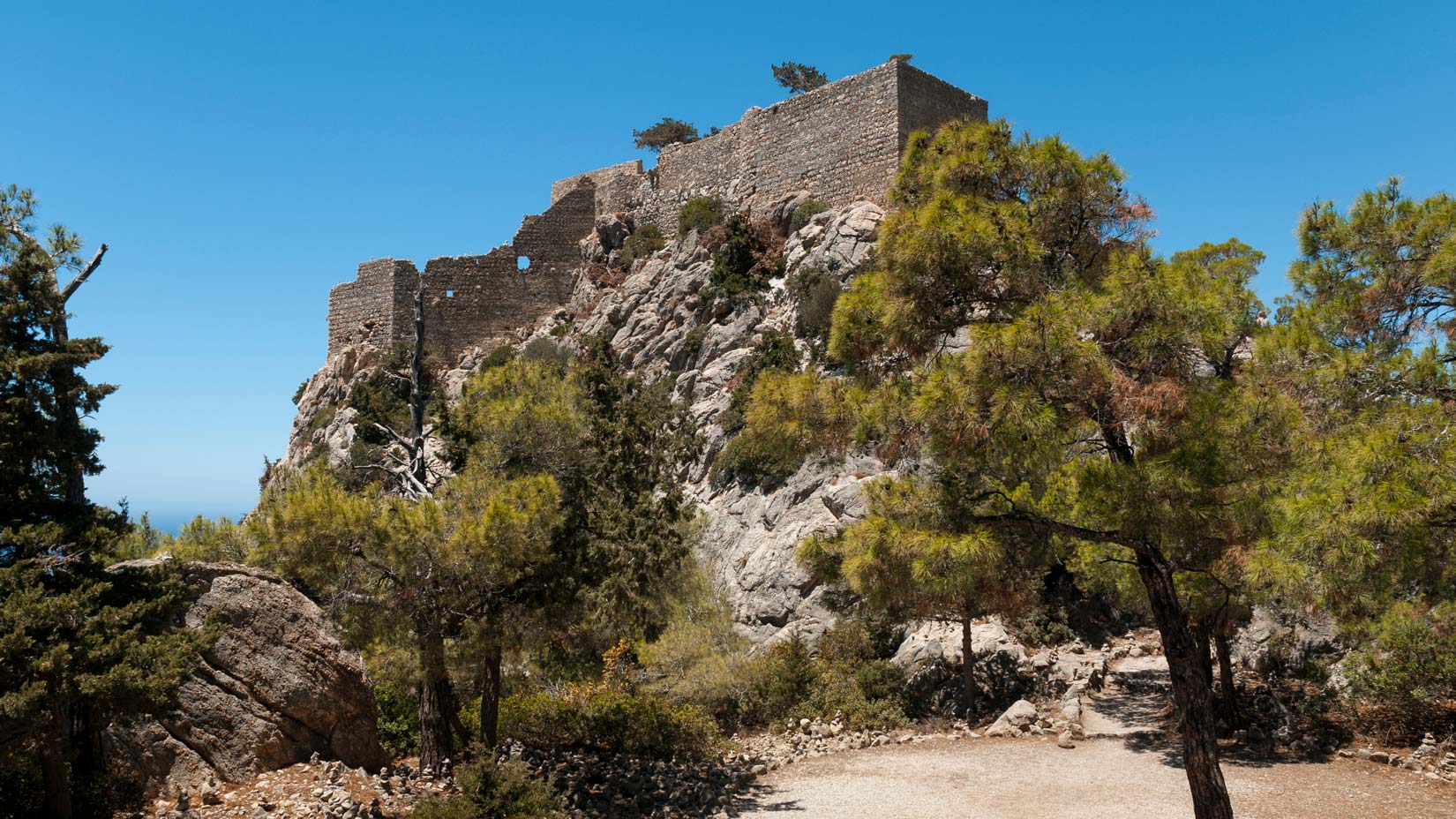 Monumentální artefakty hradu Monolithos dodnes svědčí o prozíravosti Johanitů, hrad nebyl nikdy dobyt