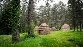 Sarakatsaniki Stani - každá rodina měla jednu vlastní osadu. Jiná rodina např. Karvounaioi žili v jiném místě v horách.