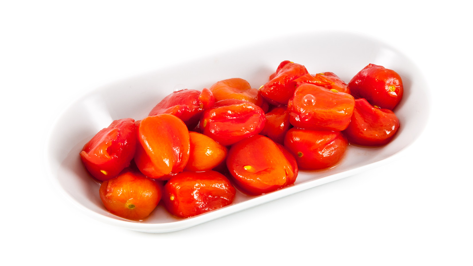 Po spaření každé rajče sloupněte z kůže a vymačkejte šťávu i semínka