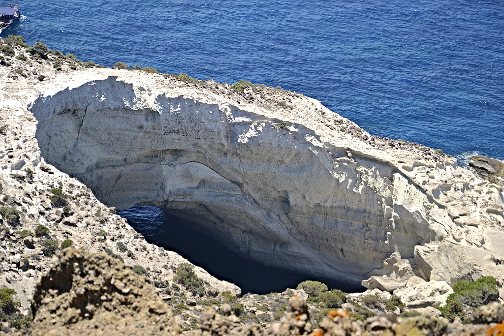 Divokým západem k jeskyni Sykia