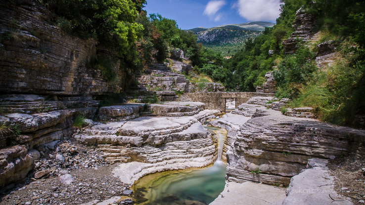 Kolybithres (Ovires) – skalní bazénky u Meghalo Papingo
