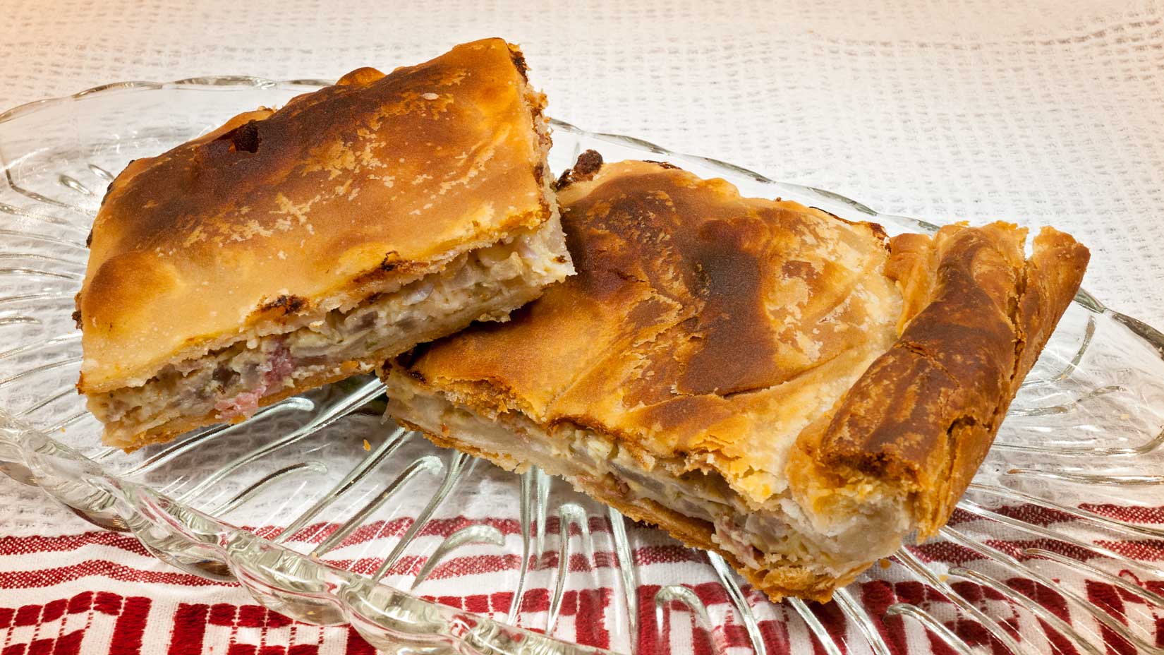 Kremidopita – tradiční řecký cibulový koláč