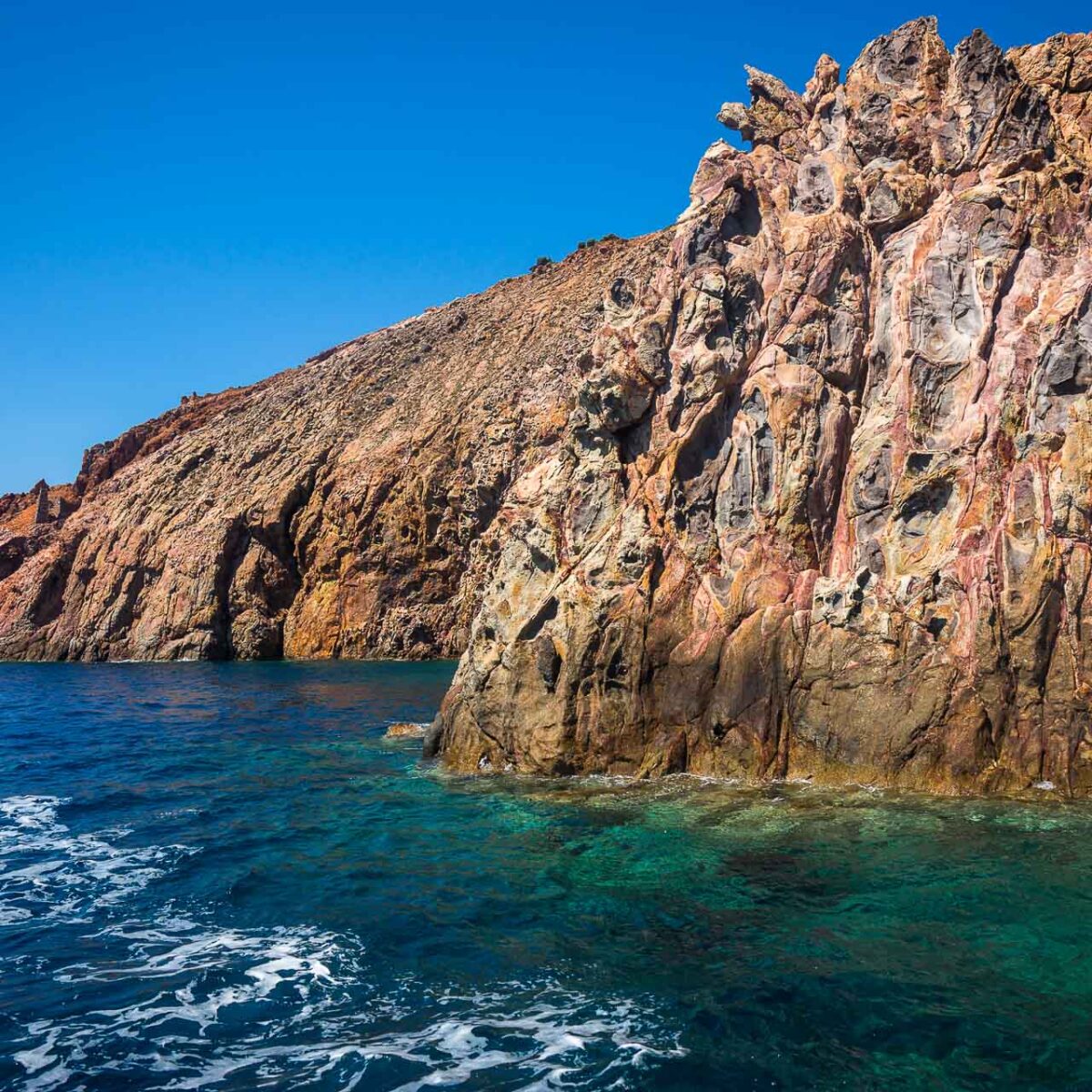 Cape Vani – manganové doly ostrova Milos