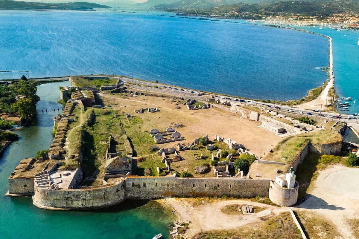 Agia Mavra Fortress – opevněný hrad na ostrově Lefkada