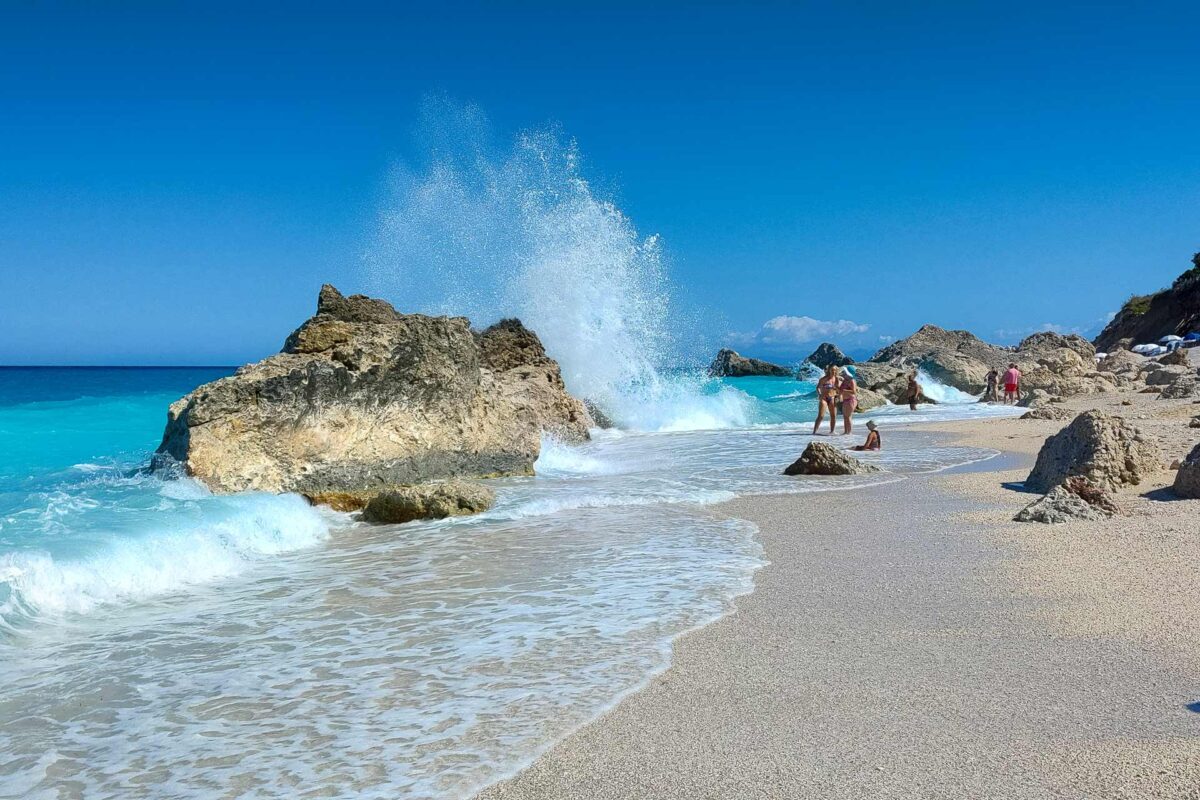 Kavalikefta beach – relax mezi balvany na ostrově Lefkáda
